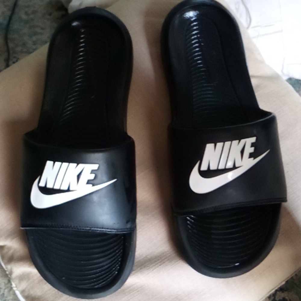 Men's Nike Victoria One Sliders